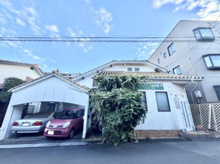 �O�ʓ��H�܂ތ��n�ʐ^ �O�ʓ��H�͖k��������6.3�������I��ʗʂ̏��Ȃ��ՐÂȏZ��X�ł��B