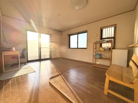 ���r���O -