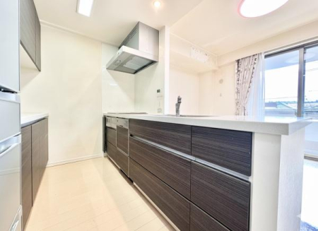 �L�b�`�� �H��@�t���̃V�X�e���L�b�`���ŉƎ��̕��S���y���A�Z�����p�p�}�}���T�|�[�g���܂��I