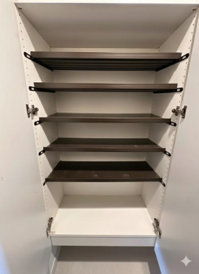 ���[ �N���[�[�b�g���S���ݒu����Ă���A���������X�b�L���Еt���܂��B