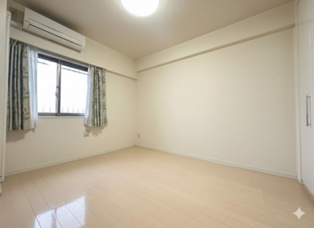 �m�� �����������F�����ƃV���v���ȃf�U�C�������̗͂m���B�N���[�[�b�g�t���ŁA�ߗނ�ו��̐������ڂ����₷���A�g������̗ǂ����K��Ԃł��B