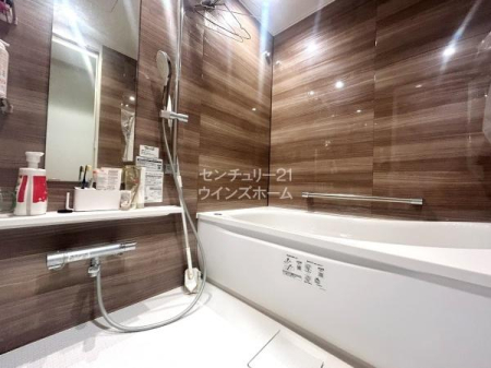 ���� �ߘa5�N�Ƀ��j�b�g�o�X�������ς݂Ȃ̂ŋC�����ǂ����g�����������܂��B�ǂ������@�\���ڂōŌ�ɓ�����ɂ����K�ȃo�X�^�C�������񋟁I�g�[�����@�t���Ȃ̂ŉJ�̓���ԕ��̎����͈ߗފ������Ƃ��Ă��劈��ł��I