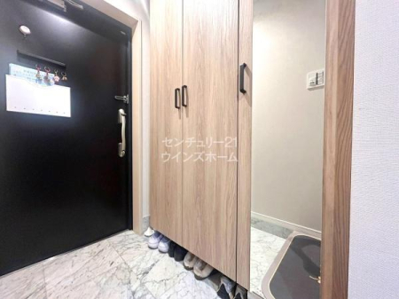 ���� �Ƃ̑���ۂ����߂�G���g�����X�͂����L���C�ɂ��Ă����������́B�����Ō��ւɂ͎��[�͂̍����V���[�Y�{�b�N�X���������܂����I�p���t���Ȃ̂ł��o�����O�̍ŏI�`�F�b�N���΂�����ł��I