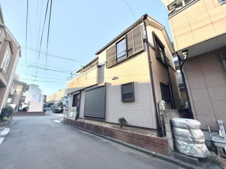 �O�ʓ��H�܂ތ��n�ʐ^ ��{�ƉY�a�̊ԂɈʒu����u�������ܐV�s�S�v�B�ĊJ���ɂ��w���ӂ��������ꂽ���Ƃŕ����₷���A�V���b�s���O���[��������{�݂��W�񂳂�Ă���̂ŁA�t�@�~���[���тɕ�炵�₷���X�ƂȂ��Ă��܂��I