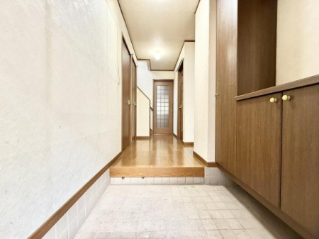 ���� ���[�t���̌��ւ́A�Ƒ��̌C��ו����X�b�L�����ځB���q�����D��ۂȍL���Ɩ��邳�ł��B