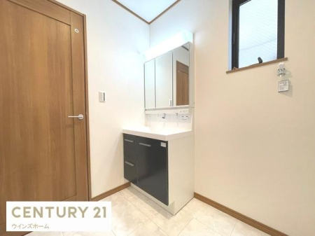 ���ʑ�E���ʏ� ���邭�������̂���O�ʋ����ʉ��ϑ���̗p�B
�����Ƃ̓������X���[�Y�ŁA�����̐g�x�x�����K�ɁB