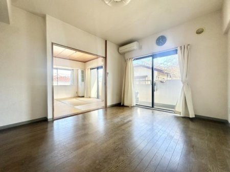 ���r���O -