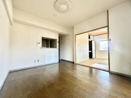 ���r���O -