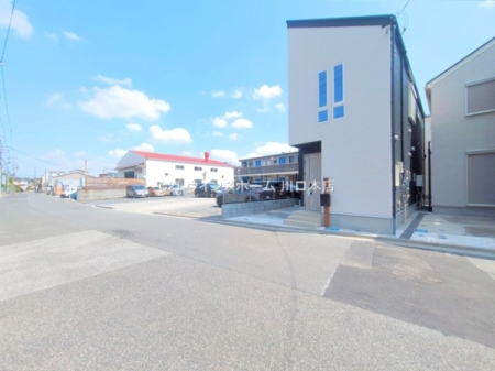 �O�ʓ��H�܂ތ��n�ʐ^ -