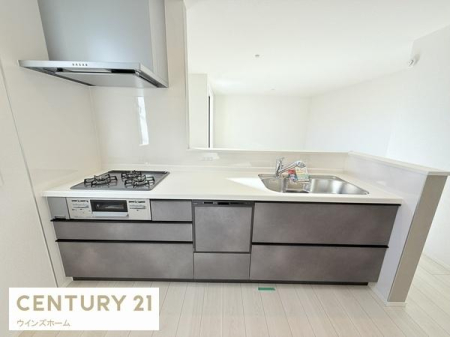 �L�b�`�� �l�C�̑Ζʎ��L�b�`���̓��r���O�A�_�C�j���O����]�ł��܂��I�L�b�`���͍�ƃX�y�[�X���L�X���Ă�����[�ɂ�����܂���I