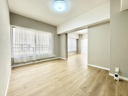 �m�� �����������F�����ƃV���v���ȃf�U�C�������̗͂m���B�N���[�[�b�g�t���ŁA�ߗނ�ו��̐������ڂ����₷���A�g������̗ǂ����K��Ԃł��B