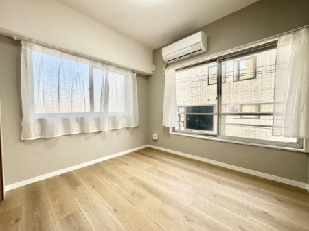 �m�� 2�ʍ̌��̖��邢�m���B�Q���ɂ��q�������ɂ��҂�����ł��I