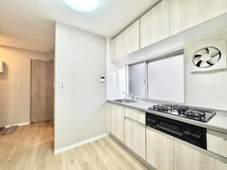 �L�b�`�� �������̂���z���C�g�V�ƃ��m�g�[���������������a�B�L�������X�y�[�X�ŗ���������Ɋy�����Ȃ�܂��B