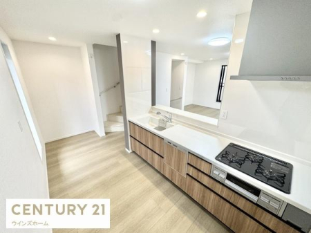 �L�b�`�� �X�^�C���b�V���ȃV�X�e���L�b�`���́A���[�͂Ƌ@�\�������˔����A�������y�����Ȃ��ԁB�L�b�`������o���R�j�[�ɂȂ���Ǝ������̗ǂ������͂ł��I