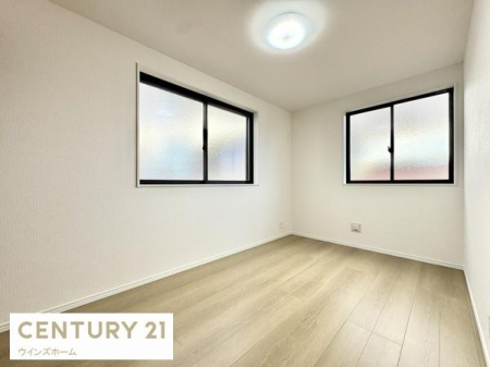 �m�� 2�ʍ̌��̖��邢�m���B�Q���ɂ��q�������ɂ��҂�����ł��I