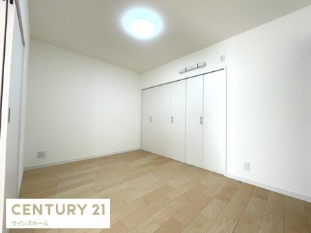 �m�� �����������F�����ƃV���v���ȃf�U�C�������̗͂m���B�N���[�[�b�g�t���ŁA�ߗނ�ו��̐������ڂ����₷���A�g������̗ǂ����K��Ԃł��B