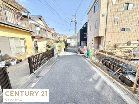 �O�ʓ��H�܂ތ��n�ʐ^ �O�ʓ��H�͖k����4���B�ՐÂȏZ��n�B�����w�Z���߂��A���q�l�̒ʊw�����S�ł��I