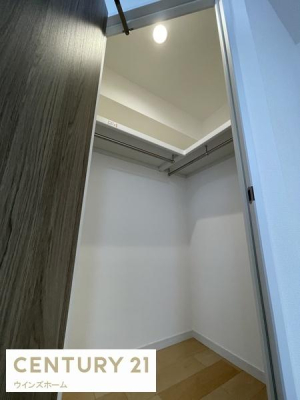 ���[ �E�H�[�N�C���N���[�[�b�g���ݒu����Ă��܂��I��ނ�G�߂��Ƃɕ����Ď��[�ł��X�b�L�����[�ł��܂��B