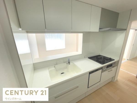 �L�b�`�� ���������ӂ��V�X�e���L�b�`���B�L�x�Ȏ��[�ŉƎ����X���[�Y�B�����̗����������I�ɁA�Ƒ��Ƃ̎��Ԃ������Ƒ�؂ɂł����Ԃł��B