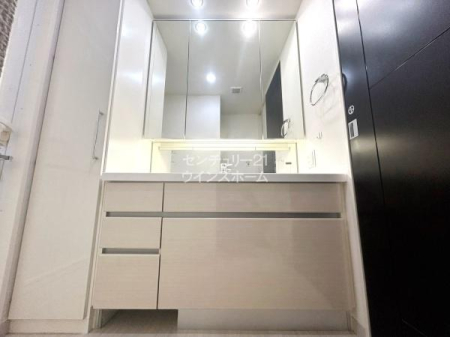 ���ʑ�E���ʏ� �g������̗ǂ��O�ʋ��^�̐��ʉ��ϑ�B���̌��͎��[�ɂȂ��Ă���̂ōׁX�������̂����[�ł��X�b�L���Ƃ������ʉ��ɁB���ʃ{�E���̗��T�C�h�ɂ͍L�߂̃h���C�G���A������̂ŐΌ��≻�ϕi�Ȃǂ�u���Ă����܂��I