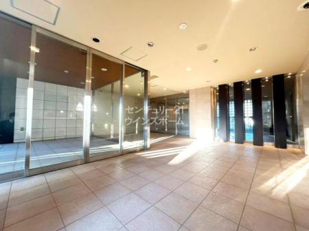 �G���g�����X �K���X����ŋ�Ԃ̍L�������������G���g�����X�B�I�[�g���b�N�V�X�e�������ŕs�R�҂�󂫑����N�����Â炭�Ȃ�h�Ɛ��������Ȃ�܂��I�܂��Z�[���X�⊩�U������ł���̂��������ł��ˁB