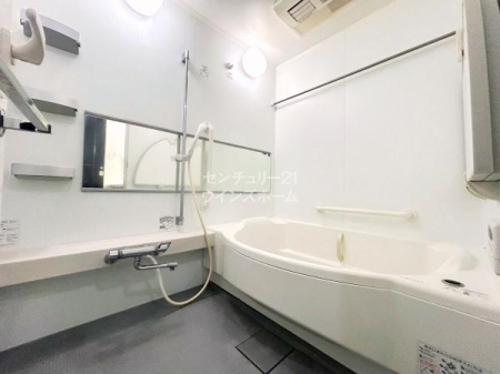 ���� �����C�͈���̔���������났�̏ꏊ�ł��B�ǂ������@�\���ڂōŌ�ɓ�����ɂ����K�ȃo�X�^�C�������񋟂��܂��B����ɒg�[�����@�t���Ȃ̂ŉJ�̓���ԕ��̎����͈ߗފ������Ƃ��Ă��劈��ł��I