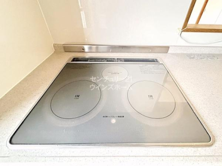 �L�b�`�� �L�b�`���͉΂��g��Ȃ����S��IH�N�b�L���O�q�[�^�[���̗p�I�M������̔M���������̂ŁA�Ă��L�b�`���͏����Ȃ�܂���B�ܓ����Ȃ��̂ł��|�������N���N�I