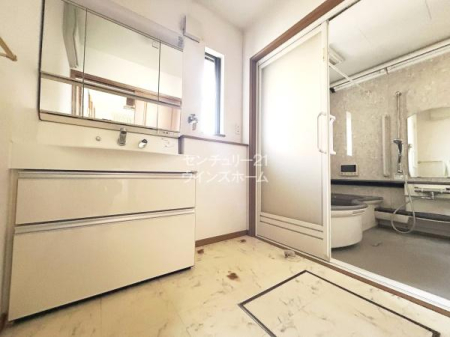 ���ʑ�E���ʏ� �g������̗ǂ��O�̐��ʉ��ϑ�B���̊p�x���ς�����̂Ńw�A�X�^�C���⃁�C�N�ɂ��������Ɋ������ł��ˁI���̌��͎��[�ɂȂ��Ă���̂ŁA�ׁX�������̂����[�ł��X�b�L���Ƃ������ʉ��ɁB