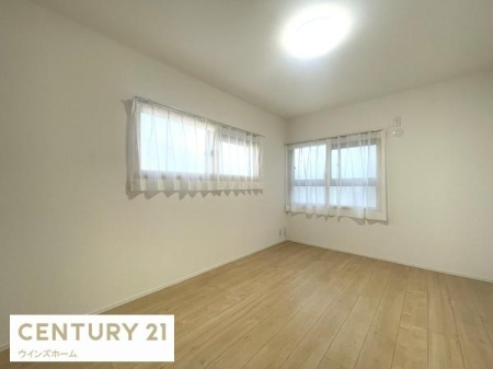 �m�� 2�ʍ̌��̖��邢�m���B�Q���ɂ��q�������ɂ��҂�����ł��I