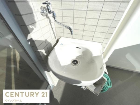 �o���R�j�[ �o���R�j�[�ɂ͊O����������A���|����v�����^�[�̐����ȂǂɎg���ĕ֗��ł��B