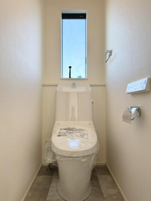 �g�C�� �g�C���͂P�E2�K�ɐݒu����Ă���A�������֍��t���̐����ȃg�C���B���t���Ŋ��C���ł��܂��B