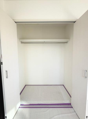 ���[ �N���[�[�b�g���S���ݒu����Ă���A���������X�b�L���Еt���܂��B�i1�����m�x�[�V���������\��j