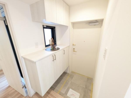 ���� �Ƃ̑���ۂ����߂�G���g�����X�͂����L���C�ɂ��Ă����������́B�����Ō��ւɂ͎��[�͂̍����V���[�Y�{�b�N�X���������܂����I�J�E���^�[�����Ɏʐ^�⏬���������Ă������ł��ˁI