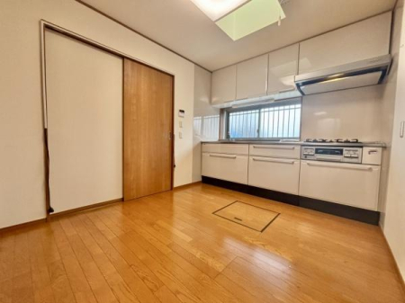 �L�b�`�� ��������̂Ŗ��邭�A���C�����₷���ł��I�����ɏW���ł���L�b�`���I���[�����Ղ�B