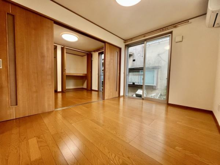 �m�� �d�؂�̔����J�����čL�X�Ƃ��g�������������Ƃ��ł��܂��I�K�i�̂Ȃ������t���A�݌v�ŁA�����܂ň��S���ĕ�点��Z�܂��ł��B