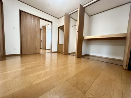 ���[ ���[���ݒu����Ă��܂��I�ו���u���ꏊ���m�ۂ����̂ł������̐������ڂ����₷���Ȃ�A���K�ȋ�Ԃ����肠���܂��I