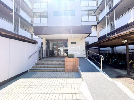 �G���g�����X �G���g�����X�̃A�v���[�`�ɂ̓X���[�v���݂���ꂽ�o���A�t���[�Ή��ł��I�Ԉ֎q��x�r�[�J�[�A���]�Ԃ̈ړ����X���[�Y�ɂȂ�܂��B