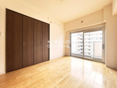 �m�� ������̂������̓o���R�j�[�ɖʂ��Ă���̂ŁA�z�����������ݐS�n�悢�����ʂ蔲������K�ȏZ��Ԃł��B�h�����ʂ̂���T�b�V��V�݂��Ă��܂��I