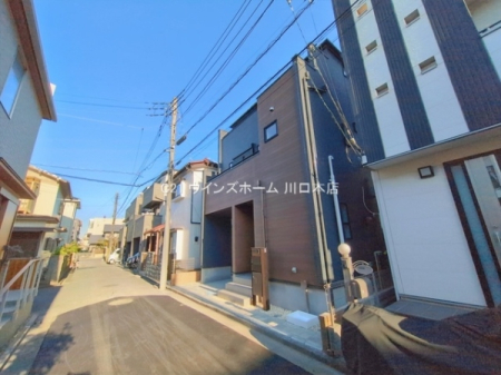 �O�ʓ��H�܂ތ��n�ʐ^ -