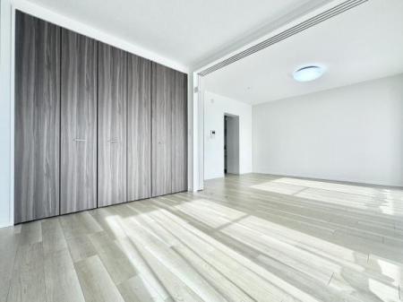 ���r���O ���邭�J���I�ȃ��r���O�����́B���R���ɕ�܂��S�n�悢��ԂŁA���X�̕�炵�����L���ɂȂ�܂��B