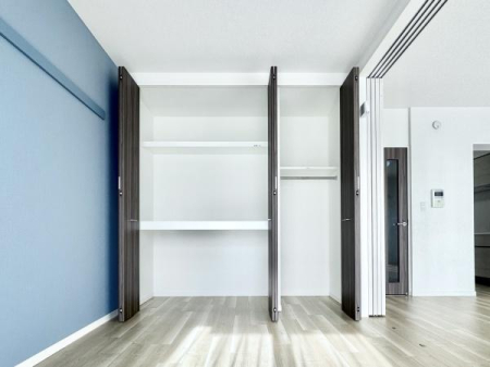 ���[ ���[���ݒu����Ă��܂��I�ו���u���ꏊ���m�ۂ����̂ł������̐������ڂ����₷���Ȃ�A���K�ȋ�Ԃ����肠���܂��I