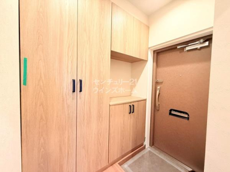 ���� �Ƃ̑���ۂ����߂�G���g�����X�͂����L���C�ɂ��Ă����������́B�����Ō��ւɂ͎��[�͂̍����V���[�Y�{�b�N�X���������܂����I�J�E���^�[�����ɂ��Ԃ⏬���������Ă������ł��ˁB