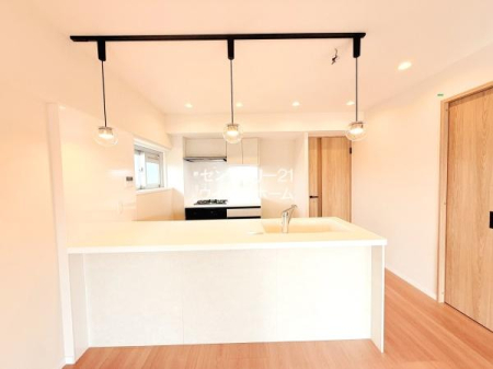 �L�b�`�� �L�b�`���͂������ȏƖ����ڂ��Ђ��܂��ˁI�y���_���g���C�g�͌����ڂ��؂₩�ɂȂ邾���łȂ��A�L�b�`����Ԃ���������Ƃ炵�Ă���܂��B