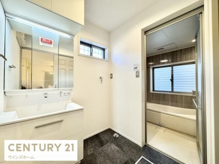 ���ʑ�E���ʏ� �V�K�����ς̐��ʉ��ϑ�ɂ́A������p�i��X�L���P�A�p�i�Ȃǂ���������[�ł���悤�X�y�[�X���[�����Ă��܂��I