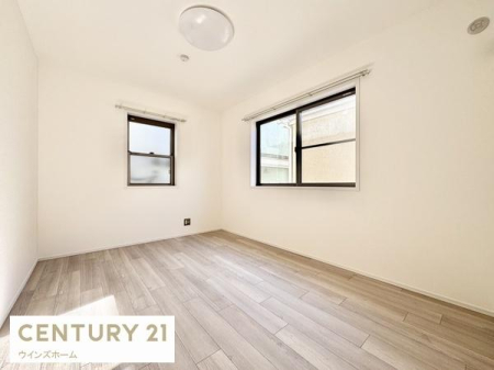 �m�� 2�ʍ̌��̖��邢�m���B�Q���ɂ��q�������ɂ��҂�����ł��I