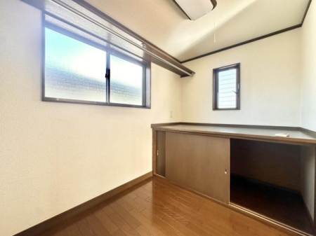 ���[ �E�H�[�N�C���N���[�[�b�g���ݒu����Ă��܂��I�G�߂��̂������Ղ���[�ł��A���������X�b�L���Еt���܂��I