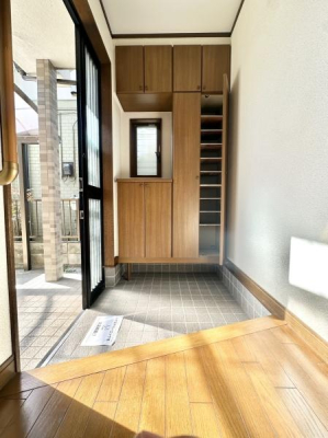 ���[ �V���[�YBOX���ݒu����Ă��萮�����ڂ��₷���X�y�[�X�ɂȂ��Ă���܂��B