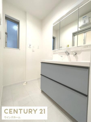 ���ʑ�E���ʏ� ���C�h�J�E���^�[�̐��ʉ��ϑ�B���[�L�x�Őg�x�x�����K�A�����������Ԃ������̕�炵���x���܂��B