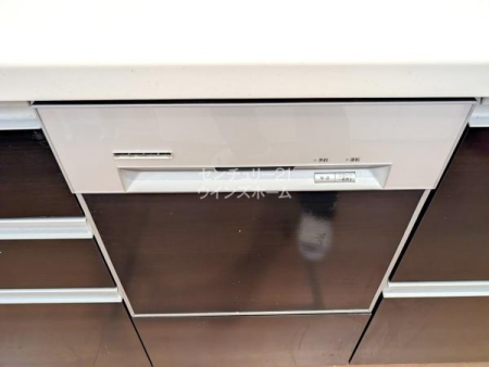 �L�b�`�� �L�b�`���ɂ̓r���g�C���H��@����������Ă��܂��B��􂢂ɔ�א��̎g�p�ʂ����Ȃ��čς݁A�������ŏ��ی��ʂ�����A��������X�b�L���I��Еt���̎�Ԃ��Ȃ���̂ŁA�H��͂������ł��܂��ˁB