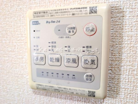 ���� �����ɂ͊����@���t���Ă��܂��B���󕨂��O�Ɋ����Ȃ��Ƃ��͂����C�ꂪ�ߗފ������ɑ��ς��ł��I�ق��ɂ��g�[�E���C�E�����@�\�������A�����ŉ��K�Ȗ����̋�Ԃ��������Ă��܂��I